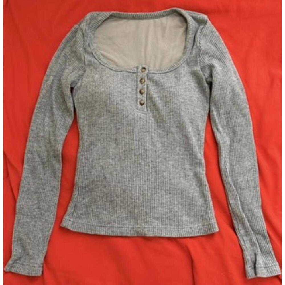 OGL Henley Brami Longsleeve Knit in Grey (X-SMALL)